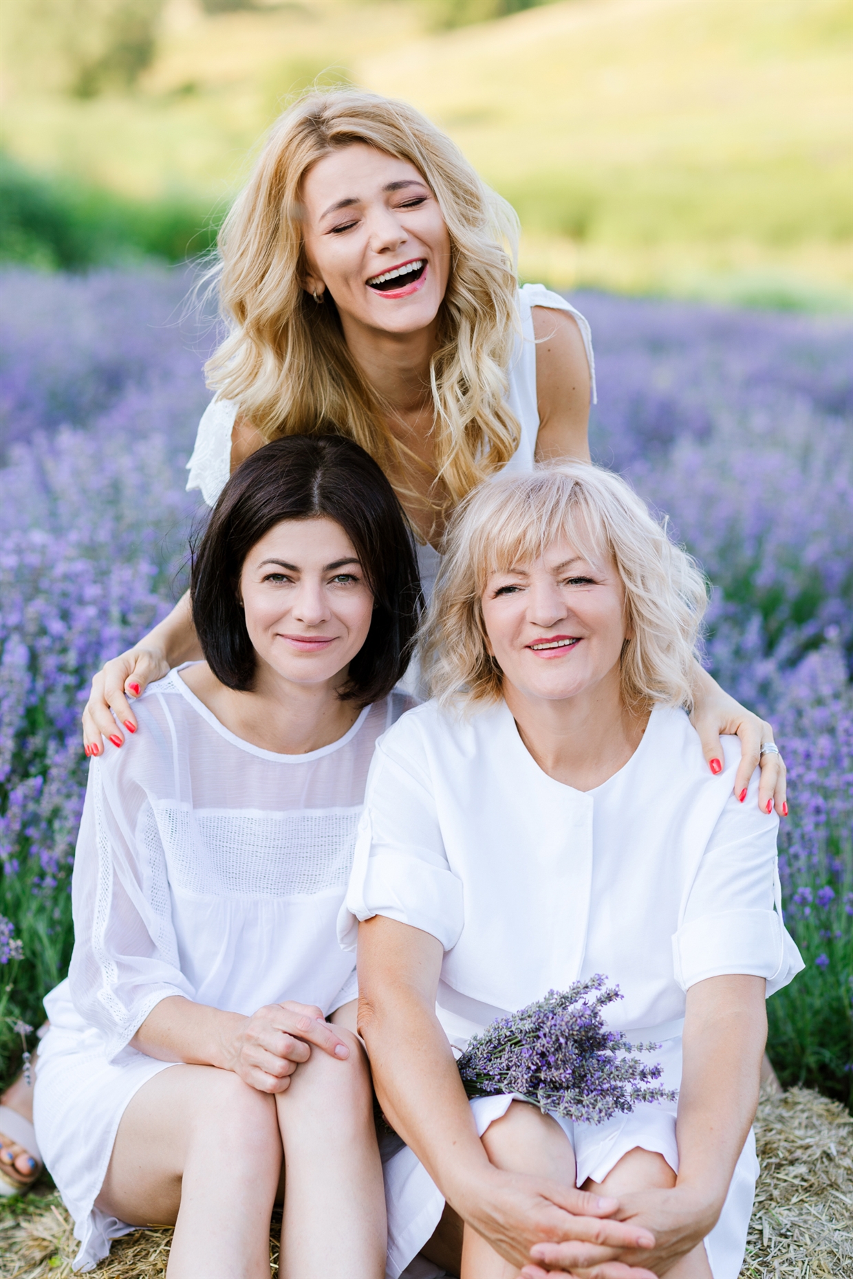 family_photoshoot_women_of_the_family