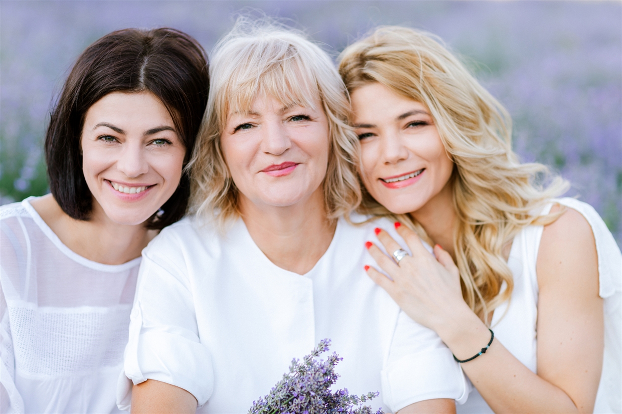 family_photoshoot_women_of_the_family