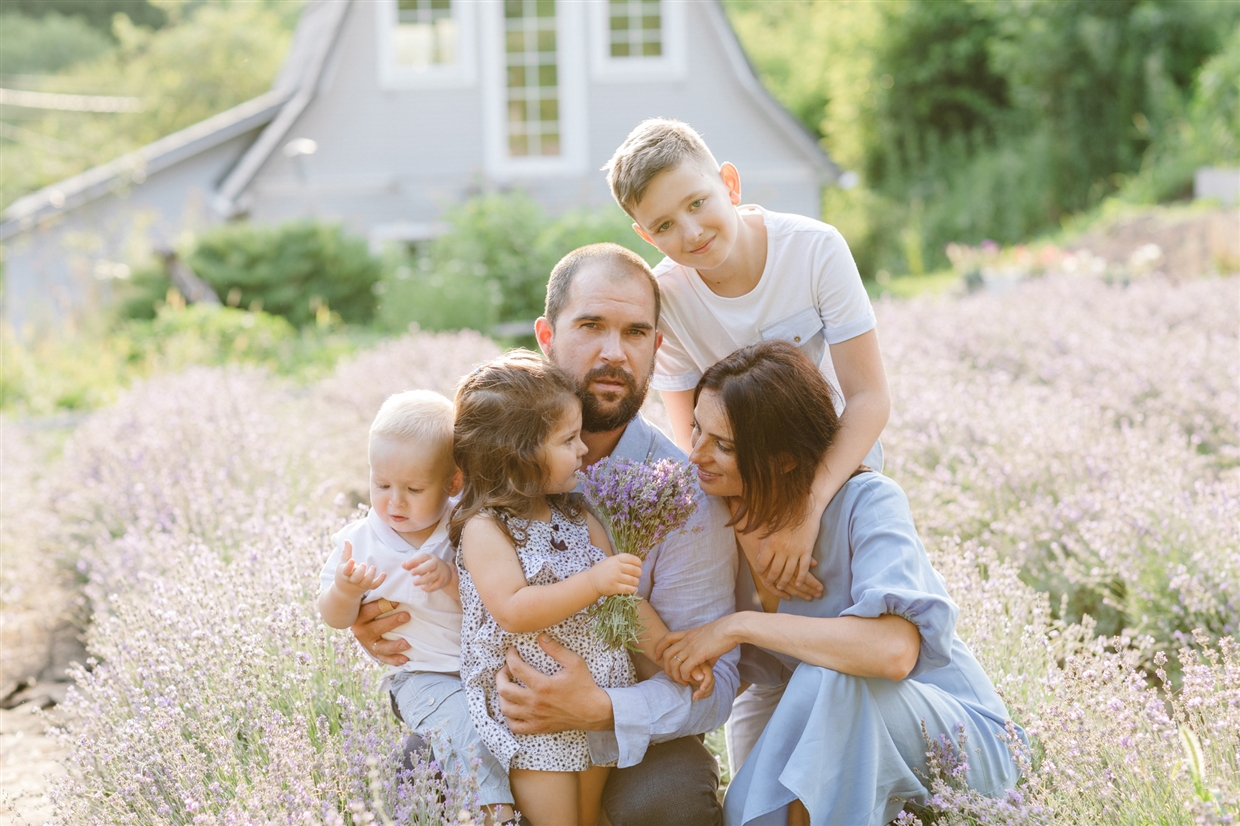 big_family_photoshoot_lavender